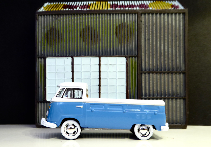 Illustration for article titled Hot Sixty 4th: White Wall Wagen Wednesday